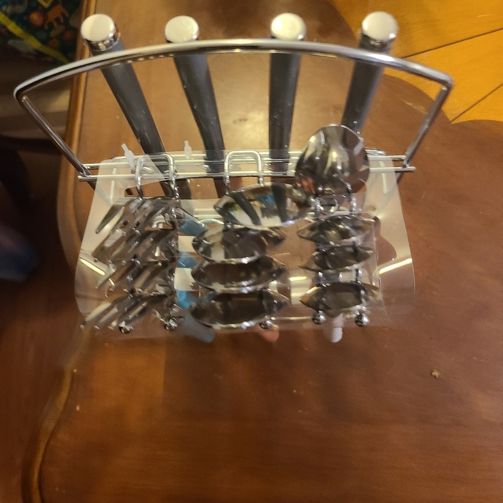 17pc Flatware Set with Storage Rack NEW - Picture 4 of 5